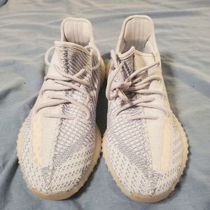Yeezy 350 V2 Size 9 shoes